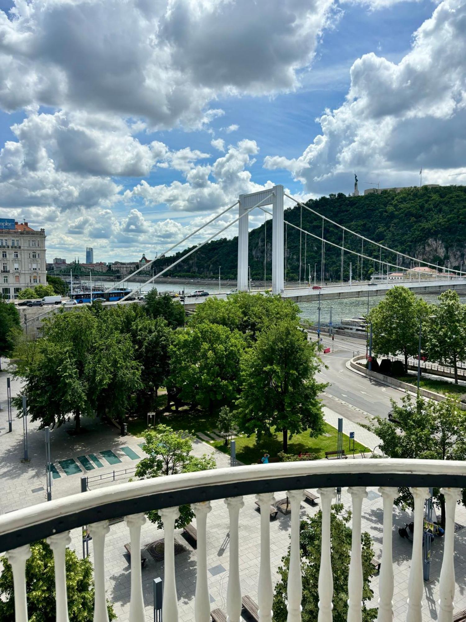 Budapest Riverfront Suite Bagian luar foto