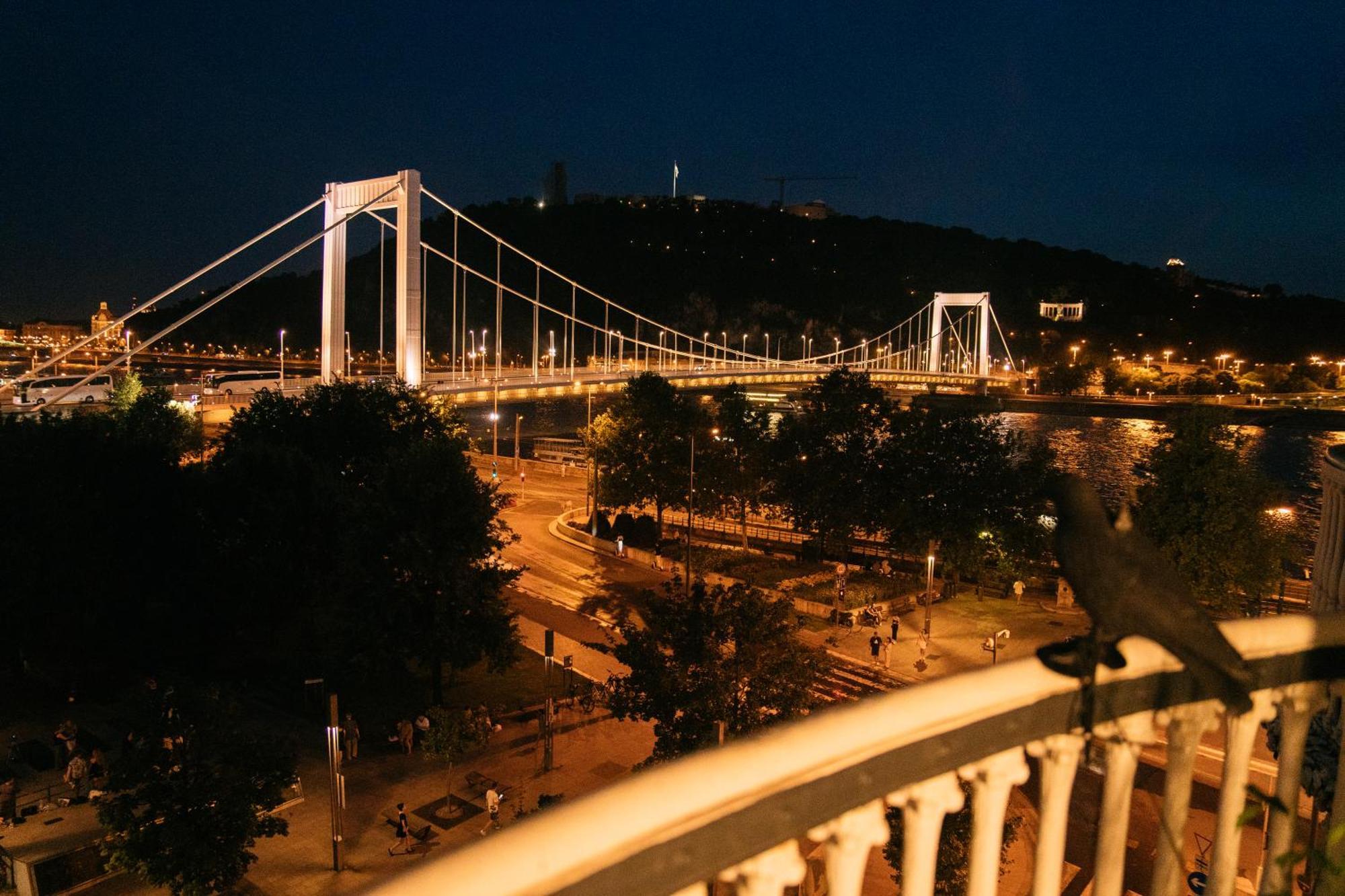 Budapest Riverfront Suite Bagian luar foto