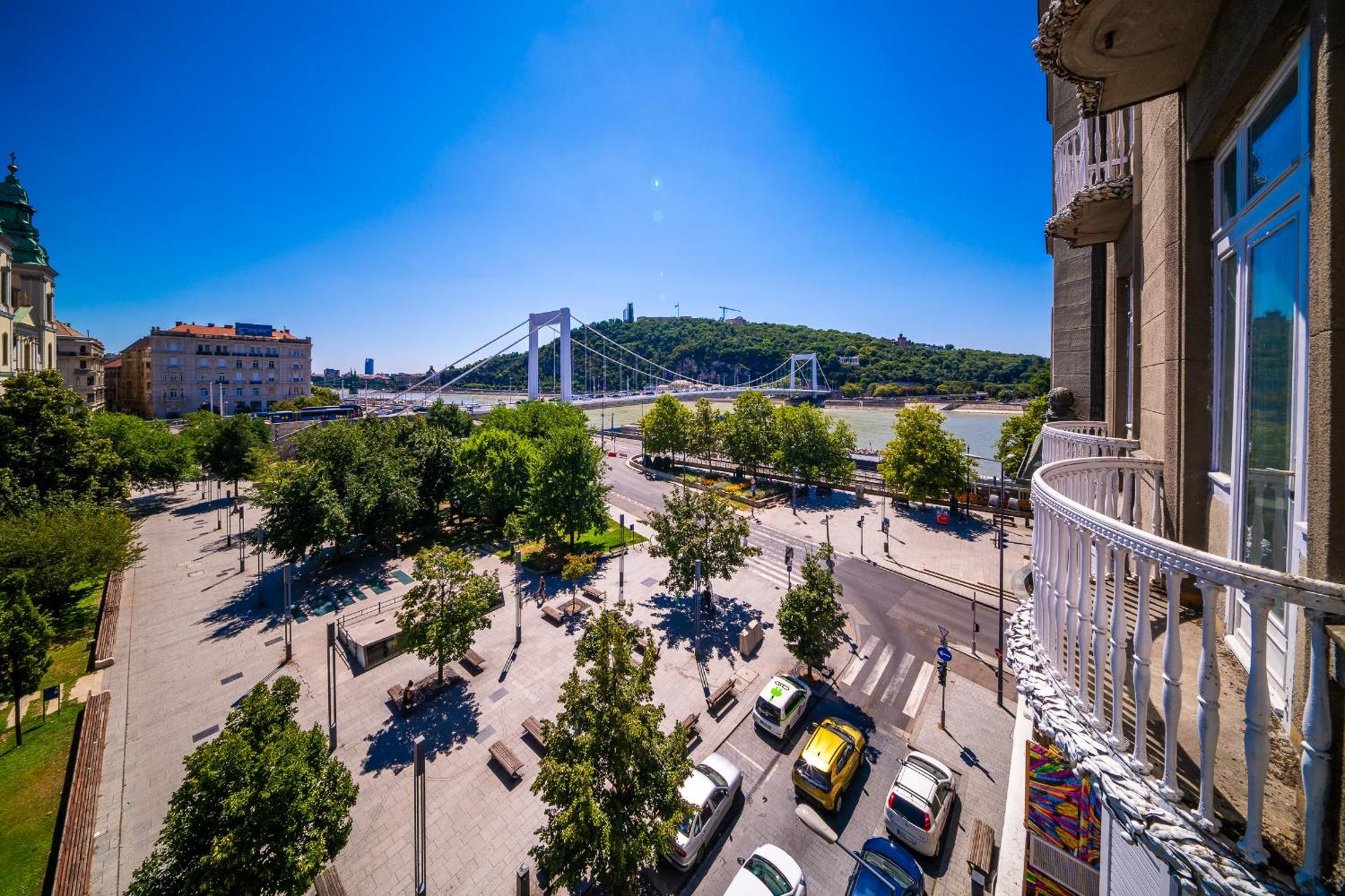 Budapest Riverfront Suite Bagian luar foto
